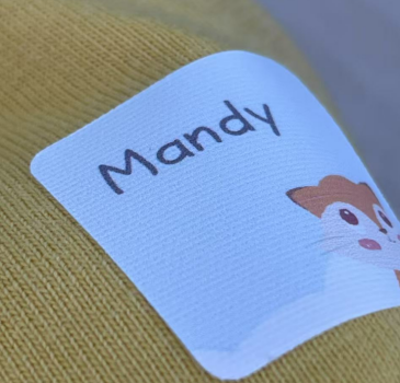Washable Clothing Label Material for Direct Fabric Application Waschbares Kleidungsetikettenmaterial für die direkte Stoffanwendung
